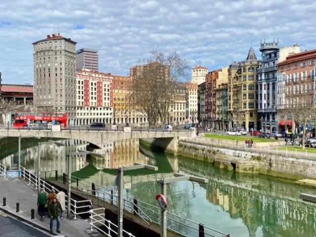 Piso De Diseno Con Vistas A La Ria. Lägenhet Bilbao Exteriör bild
